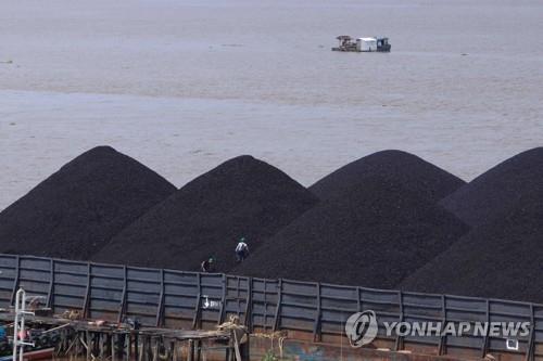 인도네시아 출항 허가 '석탄 선박' 37척 중 3척 곧 한국행