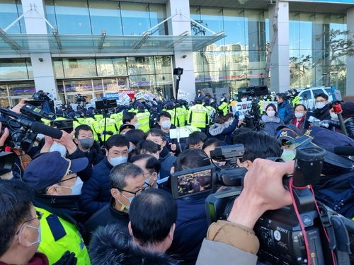 국힘 "'김건희 통화' 보도 마라" MBC 항의방문…"언론자유 위협"(종합)