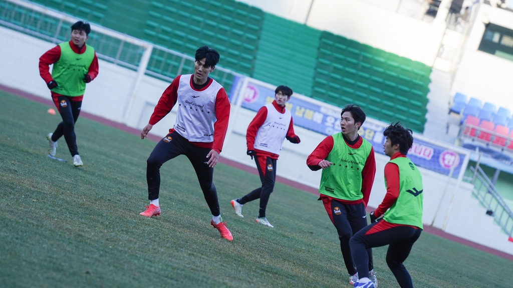 서울 신인 박호민-김신진 "일단 뛰고 싶습니다…특히 슈퍼매치!"