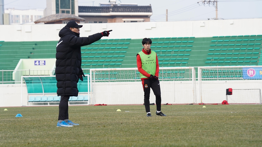 서울 신인 박호민-김신진 "일단 뛰고 싶습니다…특히 슈퍼매치!"