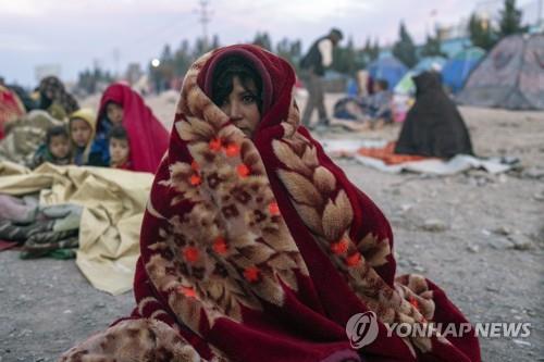 벼랑끝 내몰린 아프간 내 난민…아이부터 신장까지 팔아