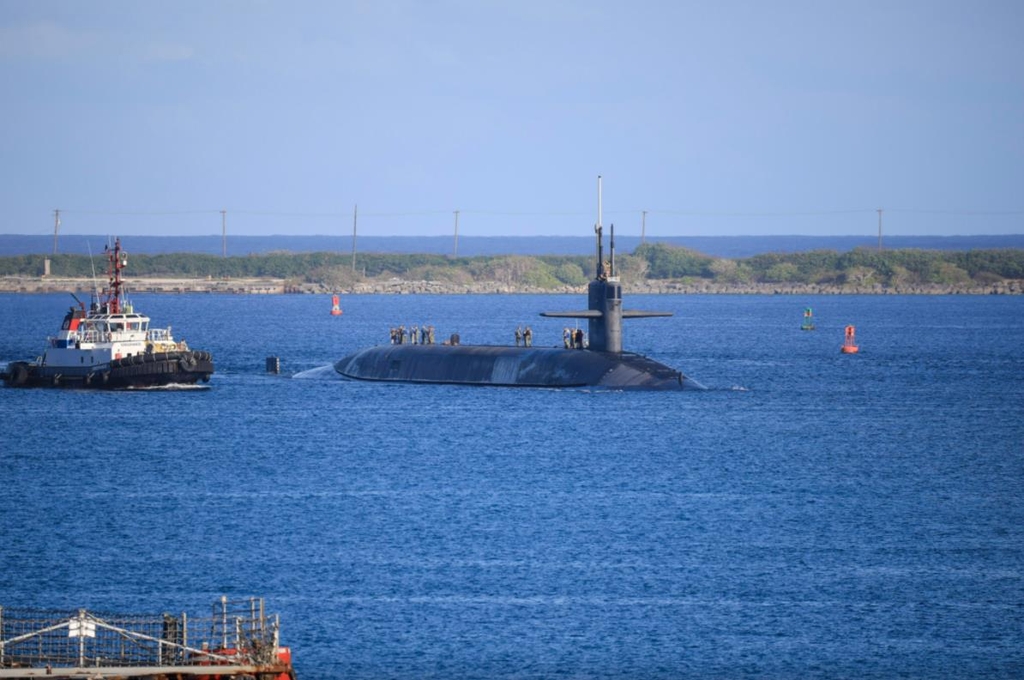괌에 핵탄두 수십발 싣는 미 핵잠 떴다…"중국에 메시지" 분석