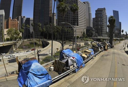 LA서 잇단 노숙자 '묻지마 살인'…할머니 간호사·대학원생 희생(종합)