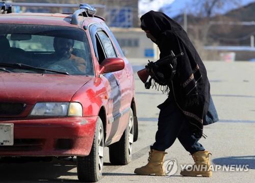 탈레반, 국제사회 의식했나…소수민족 여성 사살한 대원 체포