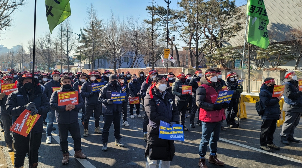 거리로 나선 건설노동자들 "얼마나 더 죽어야 하나"