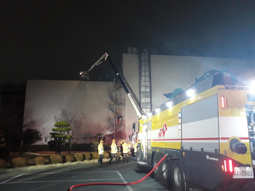 울산 효성티앤씨 공장 화재…2명 연기흡입