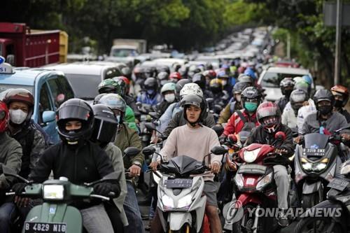 인도네시아 코로나 폭증 재연되나…오미크론에 확진자 수직 상승