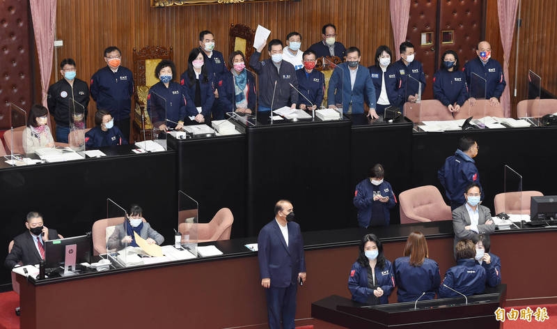 대만야당, 日후쿠시마 식품수입 허용 반대하며 국회의장석 점거