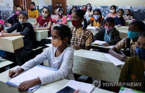 인도 뉴델리 600일 넘게 '팬데믹 휴교'…가난한 학생 타격