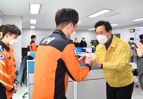 오세훈, 설 연휴 첫날 병원·소방서 등 방역현장 점검(종합)