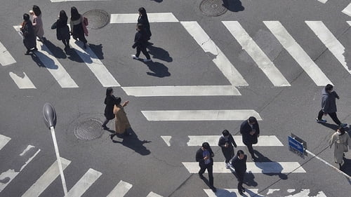 거리두기 내달 6일까지 유지...사적모임 4인→6인