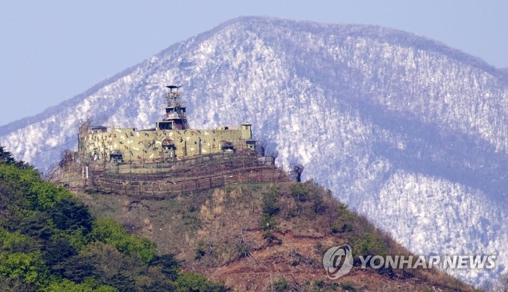 "철책 월북자, 1년여전 '점프 귀순' 탈북민과 동일인"