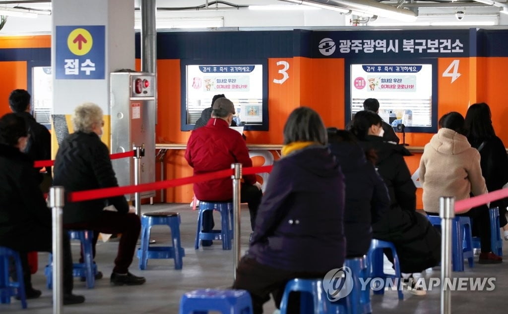 오후 9시까지 전국서 2,759명 확진…4일 3천명 웃돌 듯