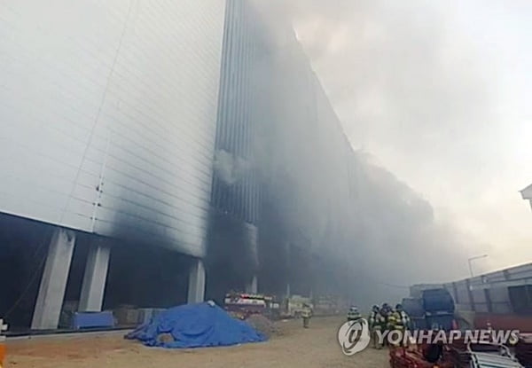 [속보] 평택 냉동창고 화재 현장서 소방관 3명 연락두절