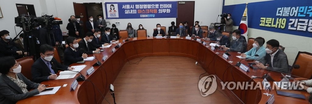 "2월 확진자 2만∼3만 가능성"…거리두기 연장 무게