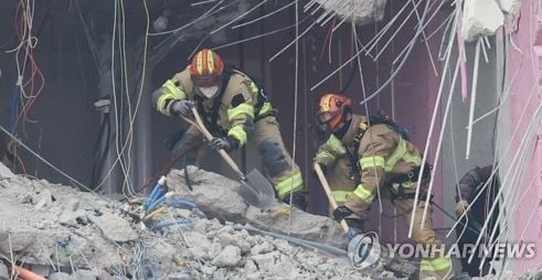 "광주 붕괴사고 실종자 추가 발견…30층 이상 고층부"