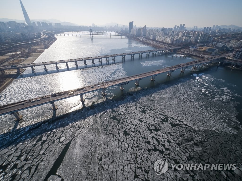 설 연휴에도 강추위 기승…아침 '-10도' 안팎 한파