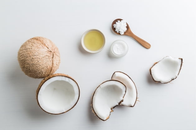 다이어트에 도움이 되는 코코넛 오일의 효능과 사용법