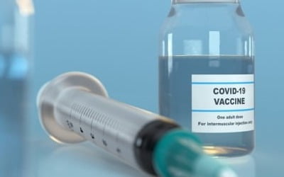 백신접종 이상반응으로 입원·인과성 불충분도 방역패스 예외 대상