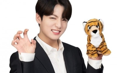 방탄소년단 정국, '어흥!' 꾹랑이 변신…앙증맞은 새해 인사