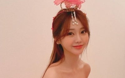 홍지윤, 머리 위에 꽃 폈네…'미스트롯2' 콘서트 홍보 요정 [TEN★]