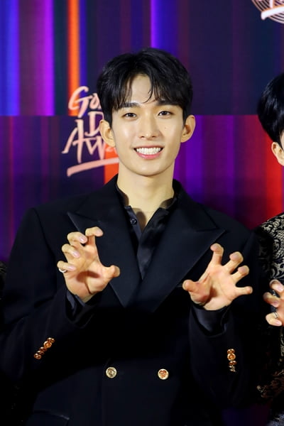 [TEN 포토] 세븐틴 도겸 '어흥'