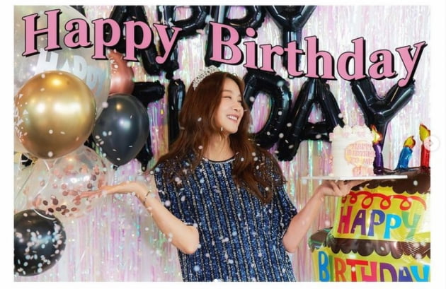 유인영, 30대의 마지막 생일파티...행복한 미소[TEN★]