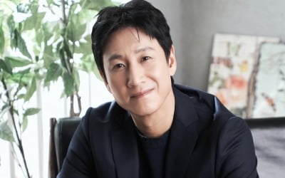 '킹메이커' 이선균 "설경구와 투샷 자체가 영광…무뚝뚝하지만 츤데레" [인터뷰①]