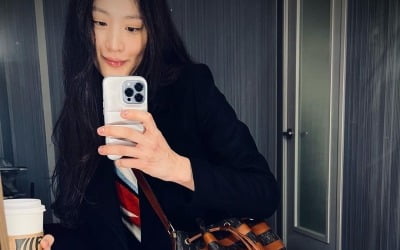 '재미교포♥' 수현, 한쪽엔 319만원 Y사 명품백…다른 손에 별다방 '고급美' [TEN★]