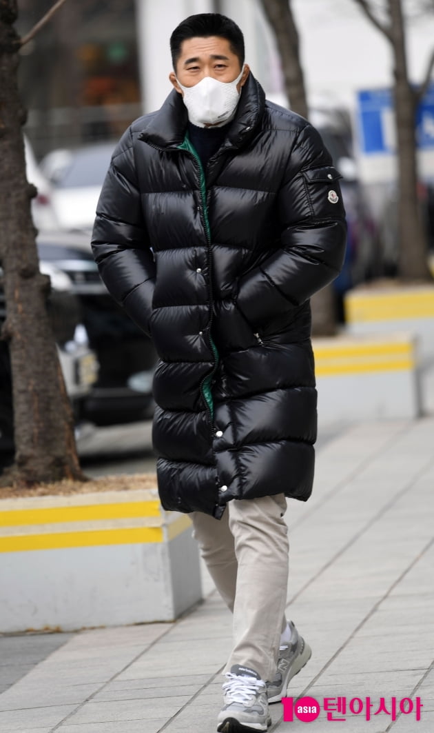 [TEN 포토] 김동현 '격투기선수도 추워요'