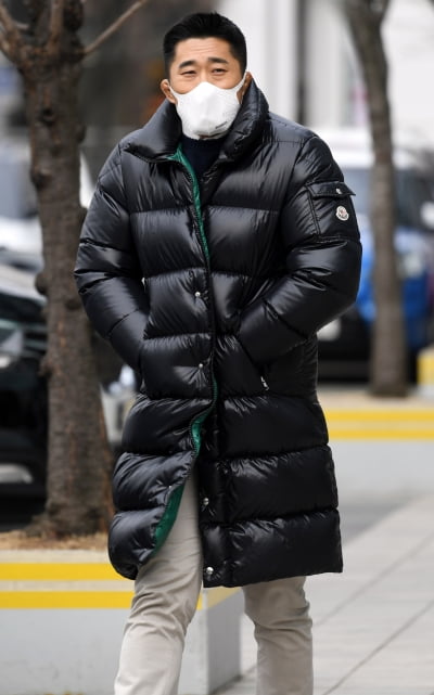 [TEN 포토] 김동현 '겨울은 롱패딩이죠~'