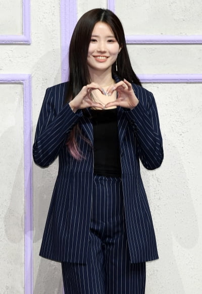 [TEN 포토] 프로미스나인 송하영 '매력적인 미소'