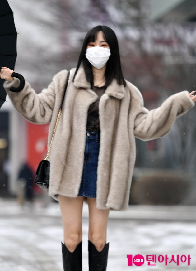 [TEN 포토] 유주 '와 눈이다'