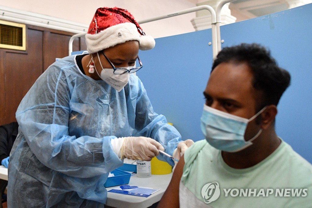 AZ 백신개발 참여 교수 "모두에게 백신 계속 접종할 순 없다"