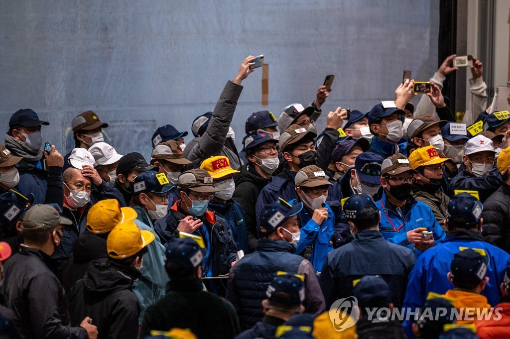 [월드&포토] 코로나 충격에 폭락한(?) 일본 새해 첫 참치