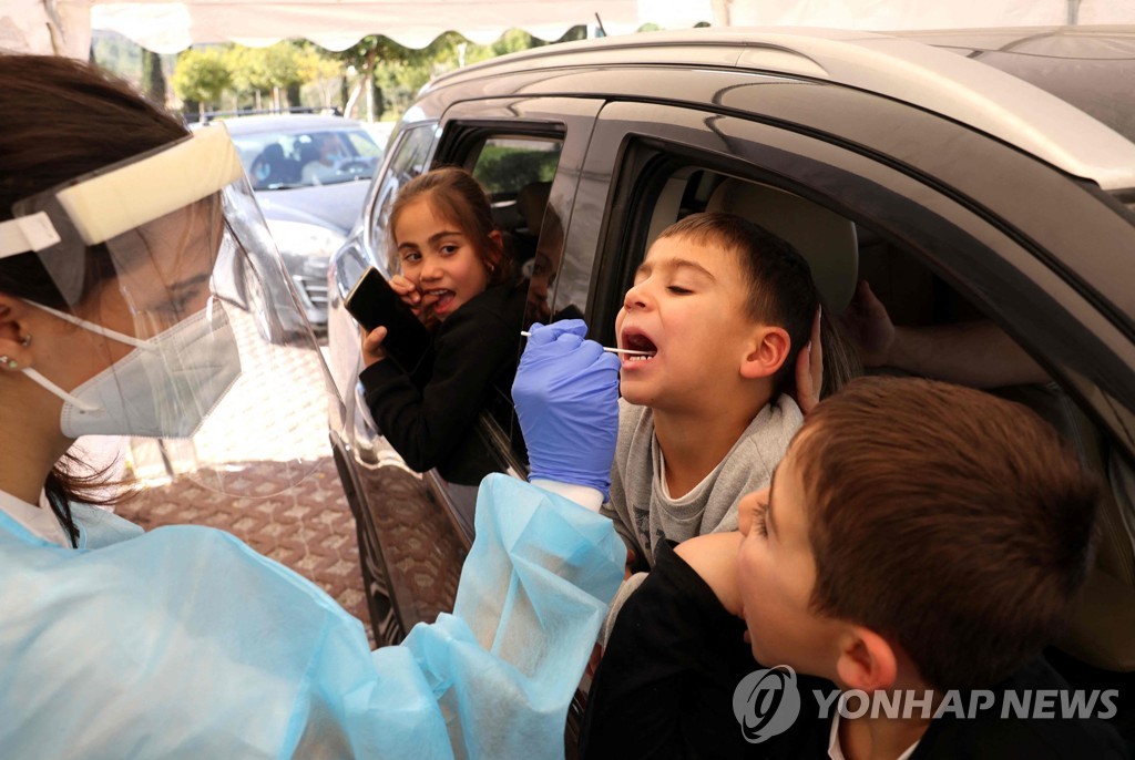 이스라엘, 기존 방역패스 폐지 검토…"오미크론엔 효과 적어"