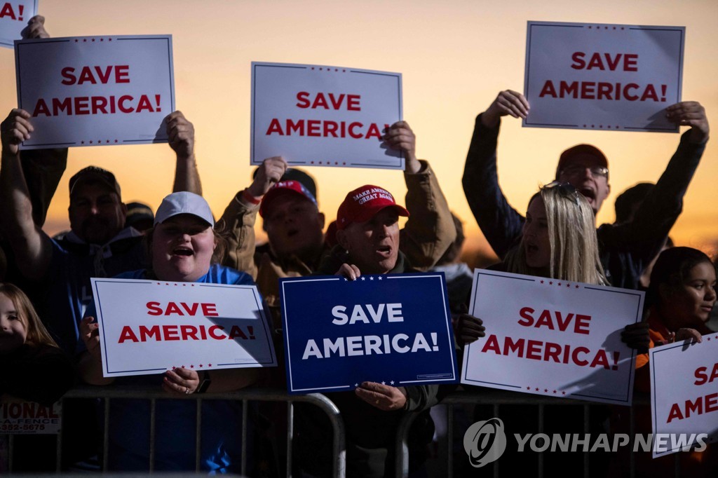 트럼프 "차기 대선 출마해 이기면 '의회난입사태' 관련자 사면"