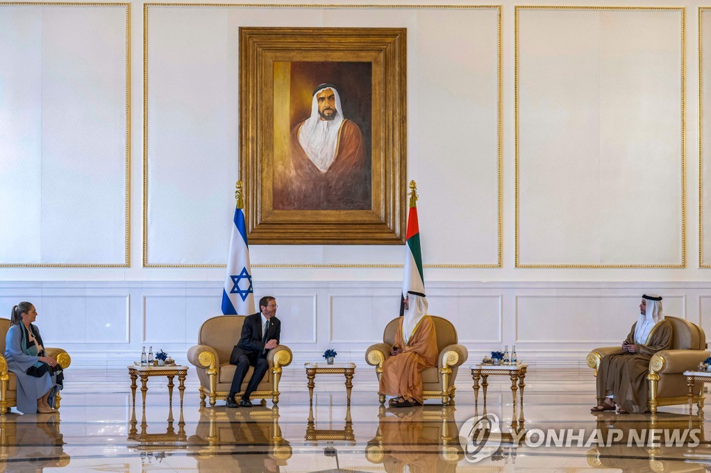 이스라엘 대통령 방문 UAE에 예멘 반군 또 미사일…"요격 성공"