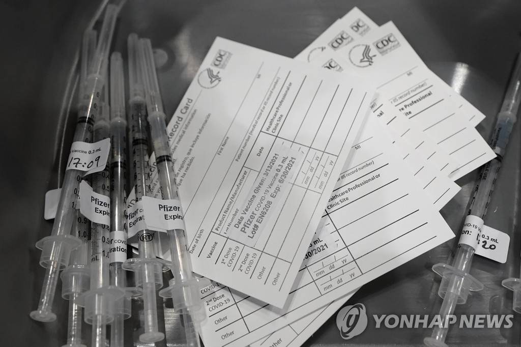 접종기록 허위 입력해주고 18억원 챙긴 美 간호사 2명 피소