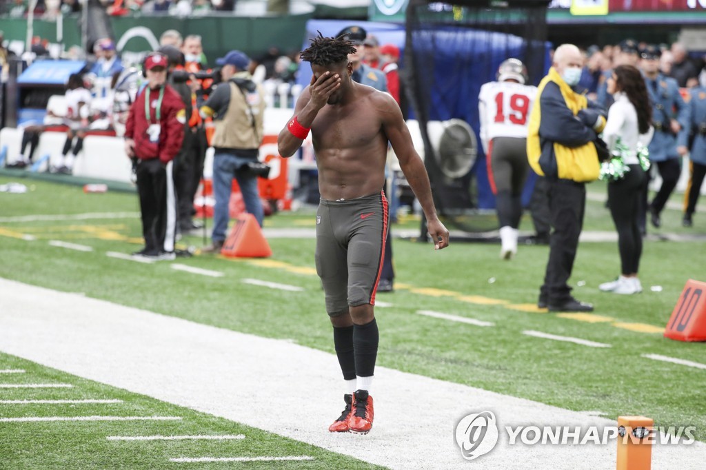 NFL 경기 도중 유니폼 벗고 나가버린 브라운, 결국 방출돼