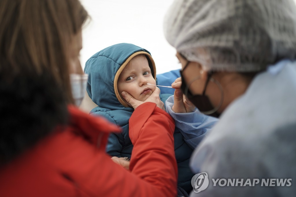 유럽 다시 불붙었다…영·프·이탈리아 하루 확진자 거의 70만 (종합2보)