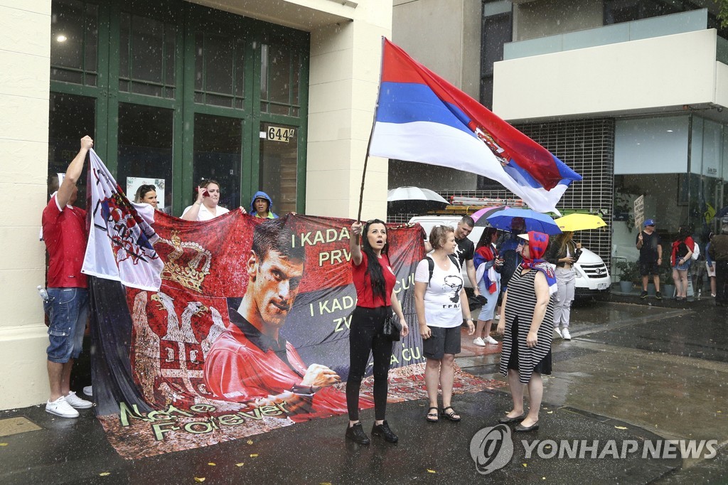 조코비치 호주 입국 불허 법정공방 비화…논란 가열