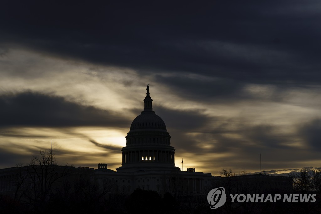 [바이든 1년] ② 팬데믹·물가에 발목 잡혀…여론은 "렛츠고 브랜든"