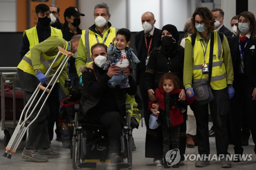 '시리아 내전 상징' 사지없는 5세 아이 가족과 이탈리아 정착