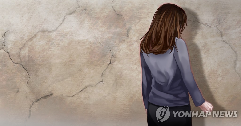 '옷·밥 안 사주느냐'…여친 상습 폭행·협박 20대 징역형