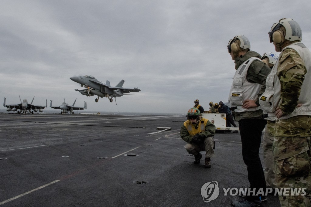 우크라 둘러싸고 서방·러시아 무력과시 '맞대결'(종합)