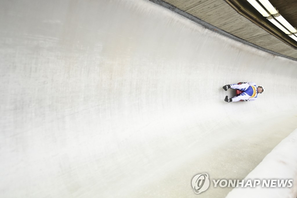 목발 짚고 3일 만에 다시 출국…루지 임남규 "베이징은 기적"