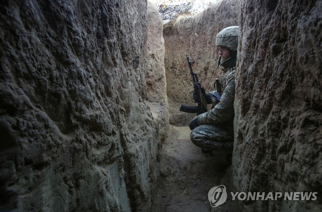 러 강경 입장에 우크라 전운 고조…해법 고심하는 바이든(종합)