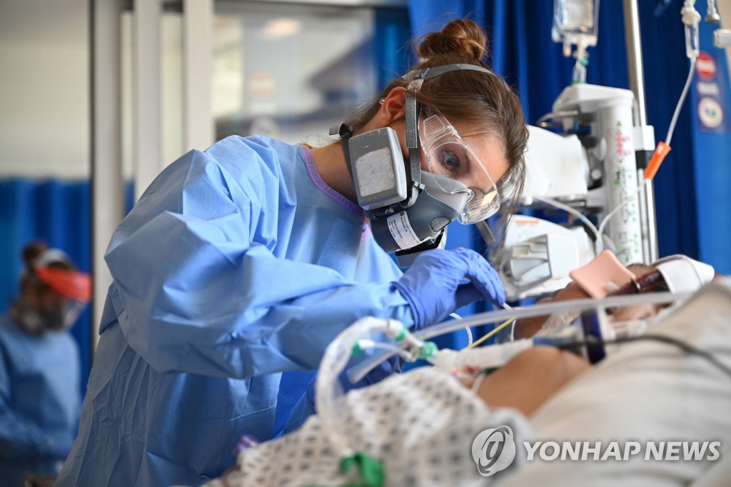 영국 NHS, 코로나 치료 급급해 심장이식 환자도 '뒷전'