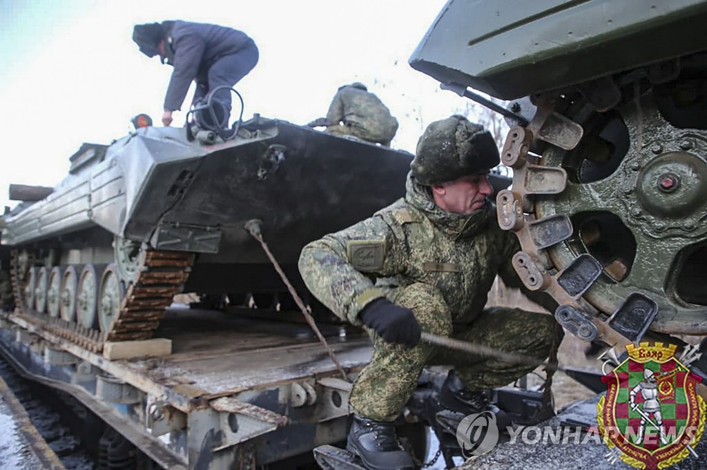 [월드&포토] 우크라이나 머리맡까지 진군한 러시아 전차